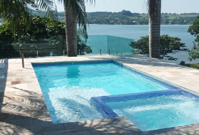 Piscina de Fibra com pastilha